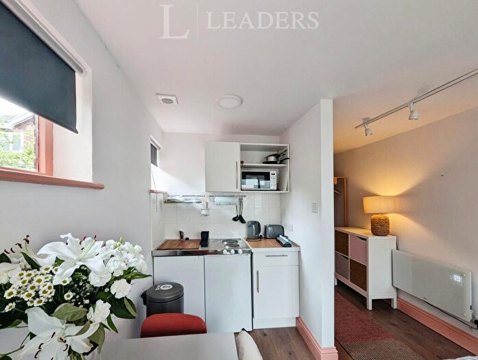 Studio To Rent In Meath Green Lane, Horley, RH6