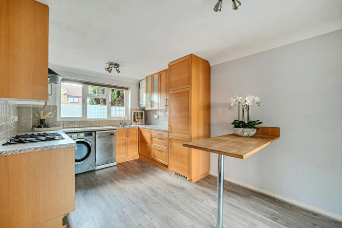 3 Bedroom End Of Terrace House For Sale In Chuters Close, Byfleet, KT14