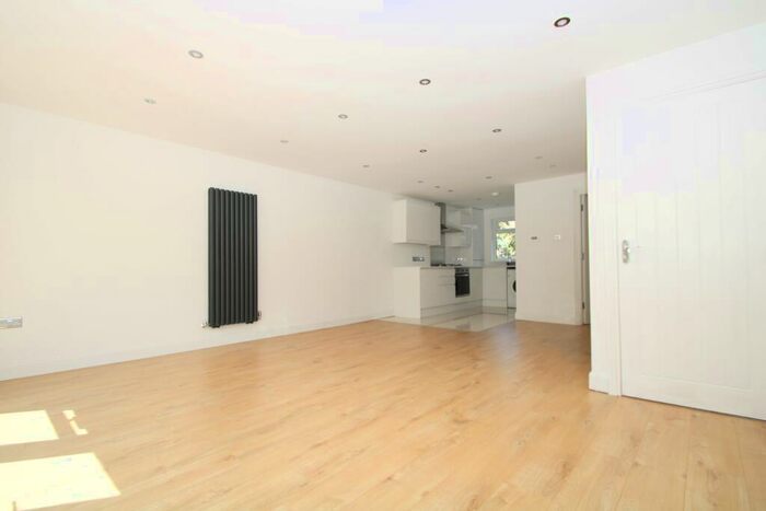 3 Bedroom End Of Terrace House To Rent In Viney Bank, CR0