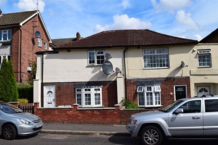 2 Bedroom Flat To Rent In Snakes Lane East, Woodford Green, IG8
