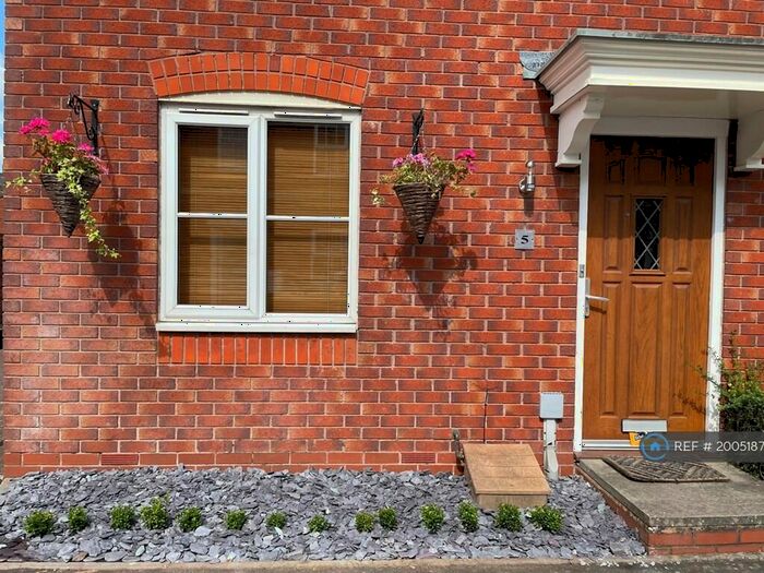 3 Bedroom Semi-Detached House To Rent In Yarn Lane, Solihull, B90