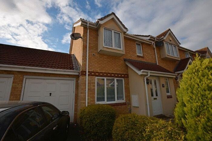 3 Bedroom End Of Terrace House To Rent In Martins Walk, West Thamesmead, London, SE28