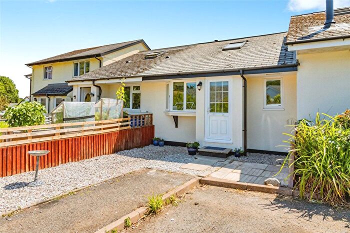 3 Bedroom Bungalow For Sale In Whiteley Avenue, Totnes, Devon, TQ9
