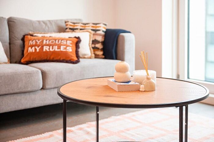 3 Bedroom Apartment To Rent In The Slate Yard, Stanley Street, Manchester, M3