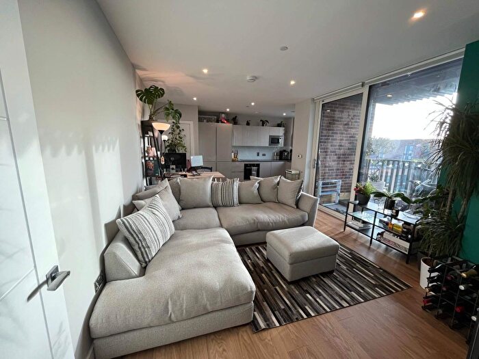 1 Bedroom Flat For Sale In Greyhound Parade, London, SW17