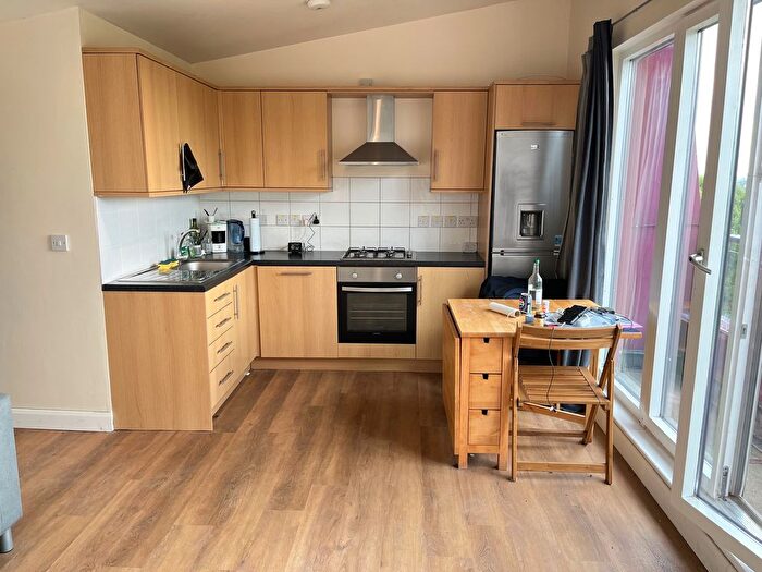 2 Bedroom Flat To Rent In Winkfield Road, Wood Green, N22