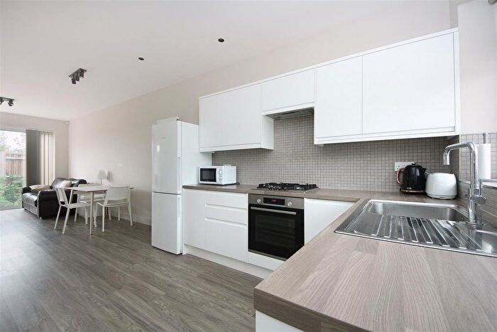 2 Bedroom Maisonette To Rent In Lowfield Road, W3