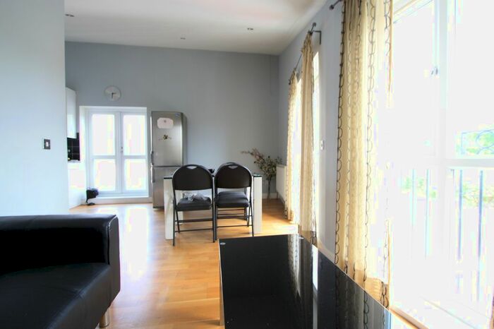 2 Bedroom Flat To Rent In Eaton Road, Sutton, SM2