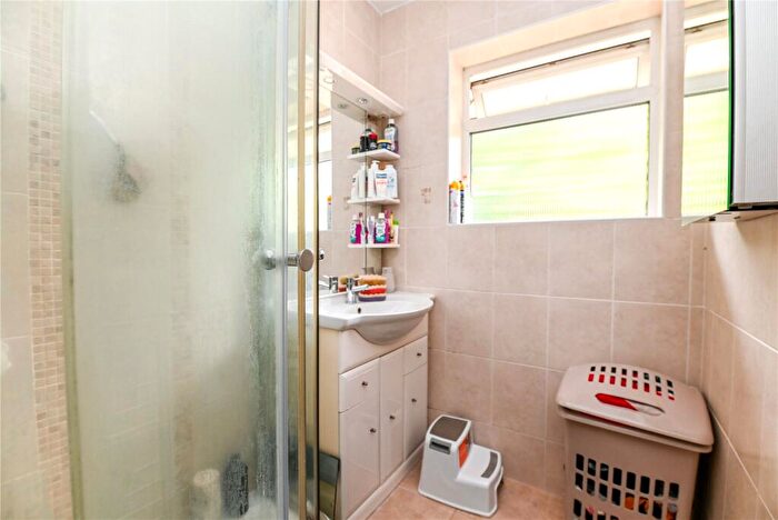2 Bedroom Apartment For Sale In Violet Lane, New Milton, Hampshire, BH25