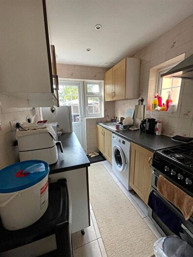 4 Bedroom Country House To Rent In Cromwell Road, Hounslow, TW3
