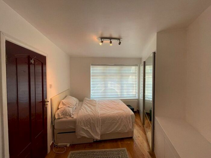 Studio To Rent In Aragon Road, Morden, SM4