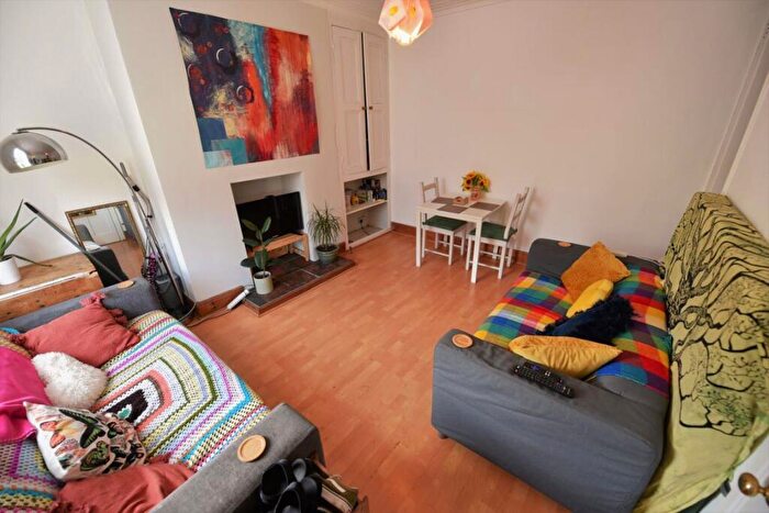 3 Bedroom House To Rent In Beechwood Avenue, LS4