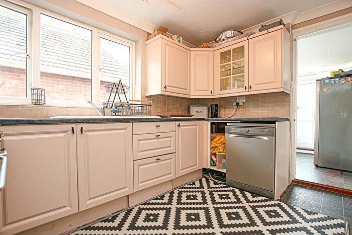 3 Bedroom Detached Bungalow For Sale In Melrose Gardens, Newmarket, CB8