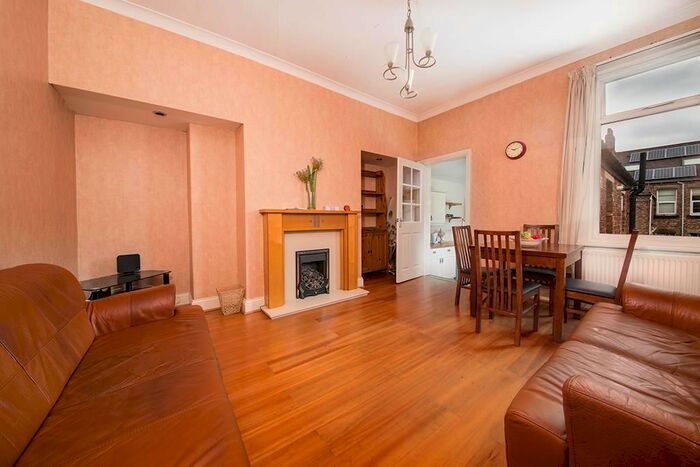 2 Bedroom Flat To Rent In Thornleigh Road, Jesmond, Newcastle Upon Tyne, NE2