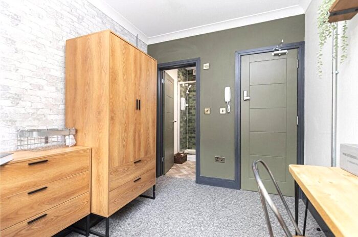 Terraced House To Rent In Gordon Avenue, Southampton, Hampshire, SO14