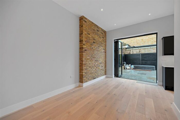 1 Bedroom Flat To Rent In Hereford Road, London, W3