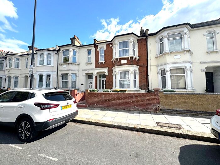 3 Bedroom Flat To Rent In Plashet Grove, East Ham, E6