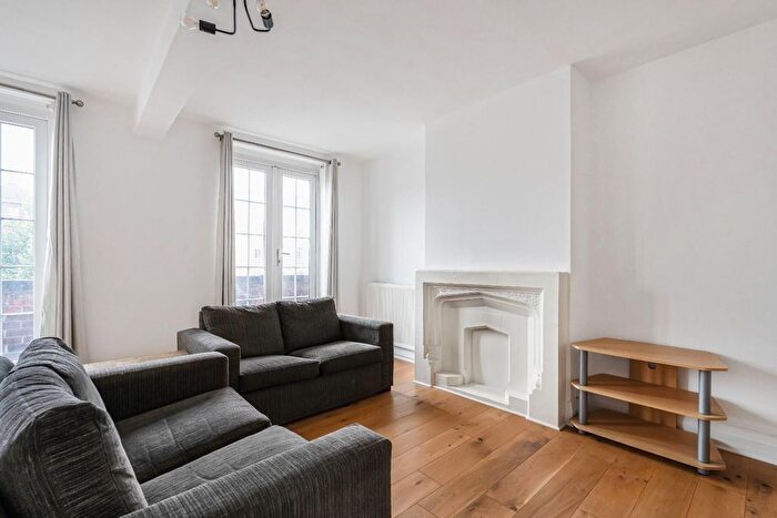 4 Bedroom Flat To Rent In Telford Court, SW2