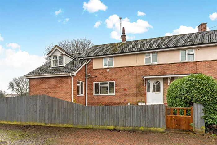 4 Bedroom Semi Detached House For Sale In Hastings Close, Banbury - Ground Floor Annexe, OX16