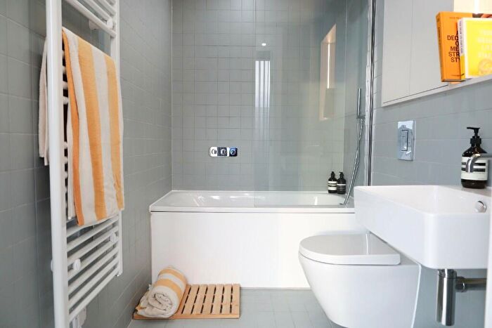 2 Bedroom Apartment To Rent In Milton Street, Sheffield, S3