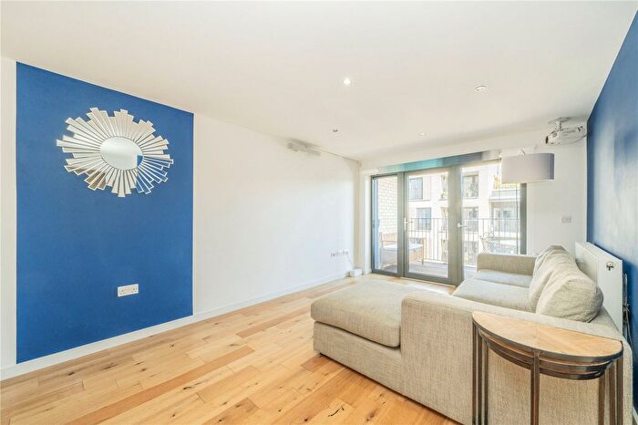 2 Bedroom Flat To Rent In Bramah Road, London, SW9