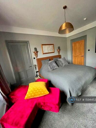 2 Bedroom Flat To Rent In Castle Street, Cirencester, GL7