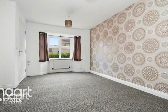 3 Bedroom Town House For Sale In Thomas Close, Leicester, LE3