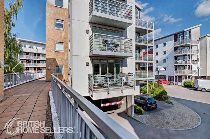 2 Bedroom Apartment For Sale In Kingfisher Meadow, Maidstone, Kent, ME16