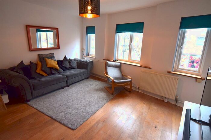 2 Bedroom Flat To Rent In Central Road, Worcester Road, KT4