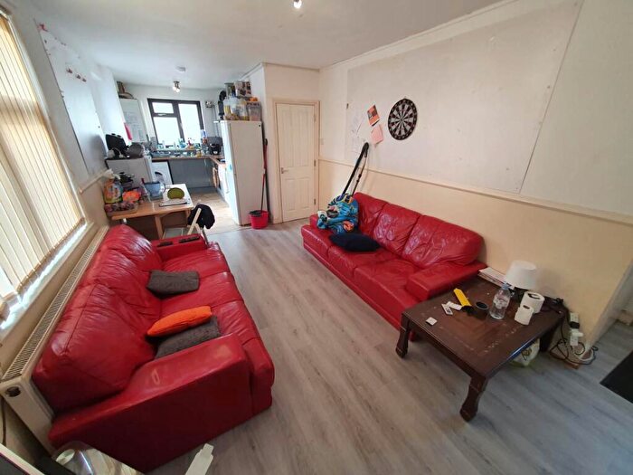 4 Bedroom Flat To Rent In Thesiger Street, Cathays, CF24