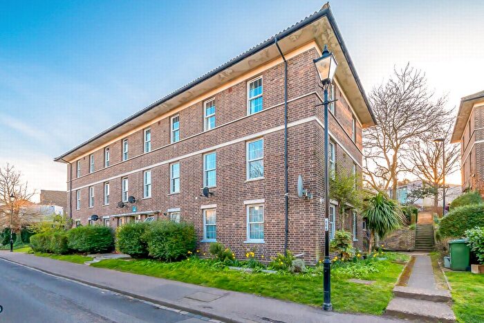 3 Bedroom Flat To Rent In Paragon Place, Blackheath, SE3