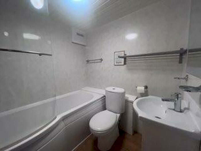 2 Bedroom Flat To Rent In Oak Terrace, Beech Street, L7