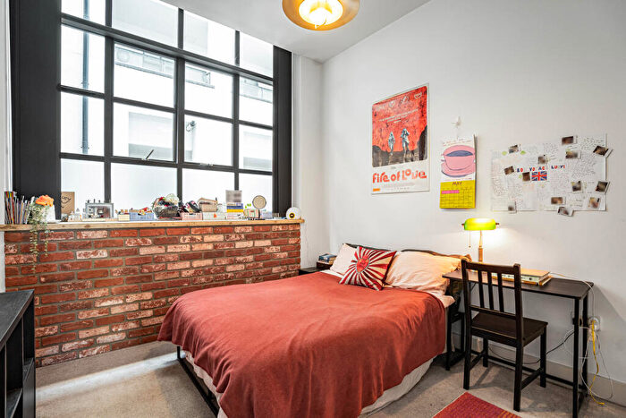 2 Bedroom Apartment For Sale In Chatham Place, London, E9 - Photo 7