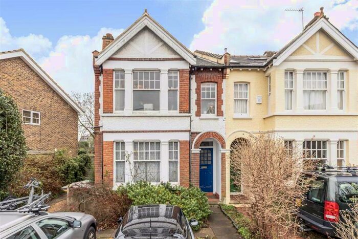 2 Bedroom Flat To Rent In Cedars Road, Hampton Wick, KT1