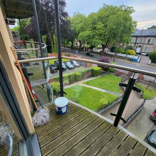 3 Bedroom Apartment To Rent In Upper Chorlton Road, Manchester, M16