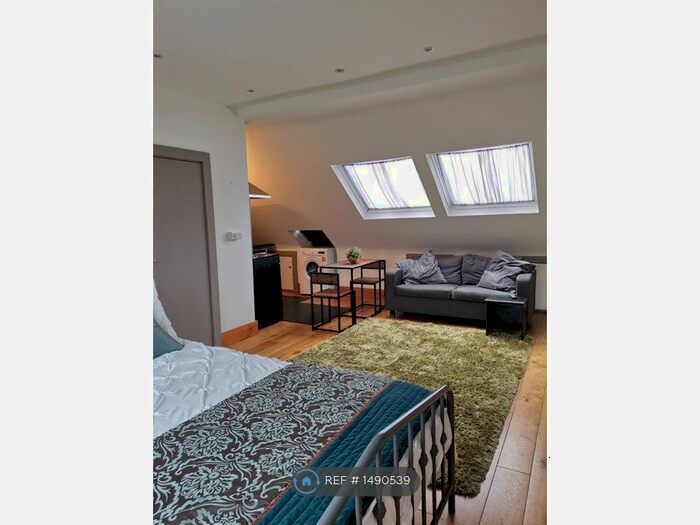Studio To Rent In Glendale Ave, London, N22