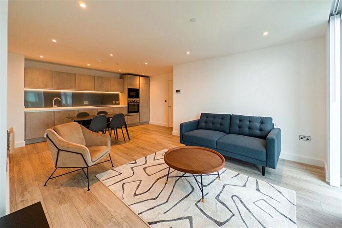 2 Bedroom Apartment To Rent In The Blade, M15