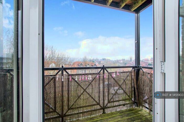 2 Bedroom Flat To Rent In Harris Place, Tovil, Maidstone, ME15