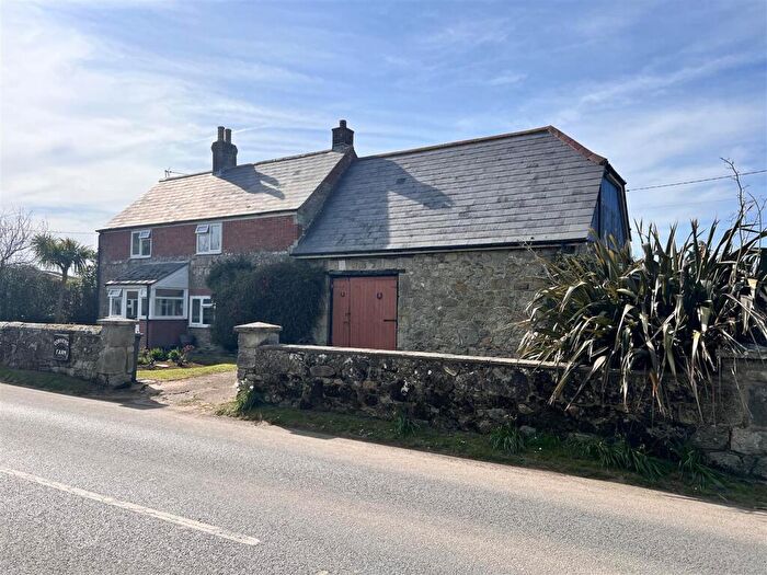4 Bedroom Detached House For Sale In Chale Street, Chale Green, PO38