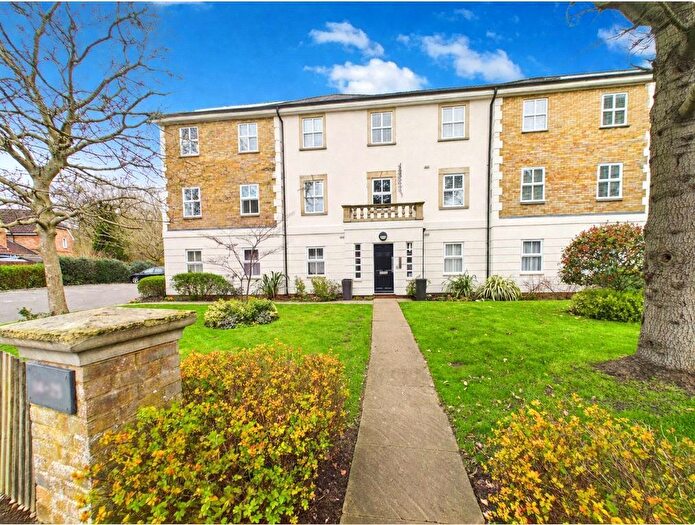 2 Bedroom Flat For Sale In Friendship Way, Bracknell, Berkshire, RG12