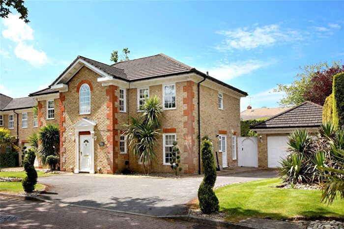 4 Bedroom Detached House For Sale In Elmwood Park, Gerrards Cross, SL9