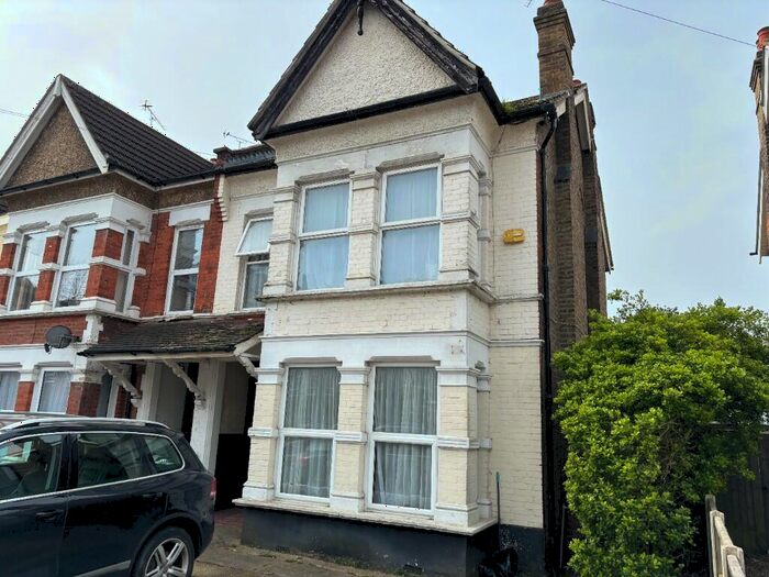 2 Bedroom Flat To Rent In Baxter Avenue, Southend-On-Sea, Essex, SS2