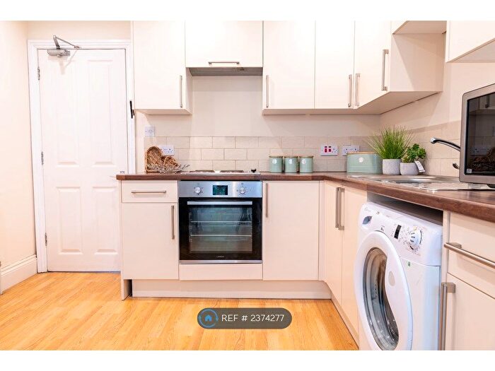 5 Bedroom Terraced House To Rent In Courtenay Street, Cheltenham, GL50
