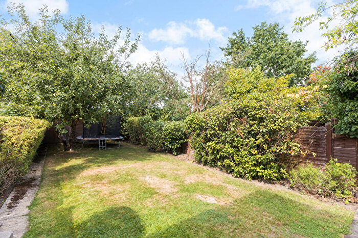 4 Bedroom Detached House For Sale In Purcells Avenue, Edgware, HA8