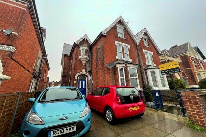 2 Bedroom Property To Rent In Victoria Road North, Southsea, PO5