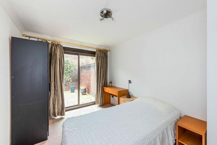 3 Bedroom Property For Sale In Redfield Lane, Kenway Village, London, SW5