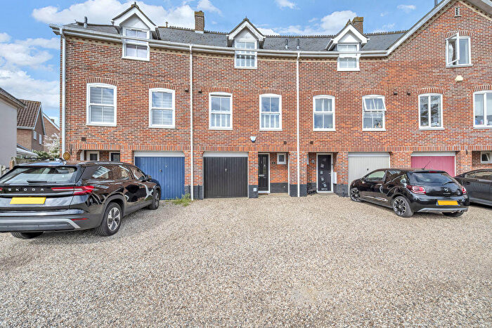 4 Bedroom Town House For Sale In Snowdrop Close, Bury St. Edmunds, IP32