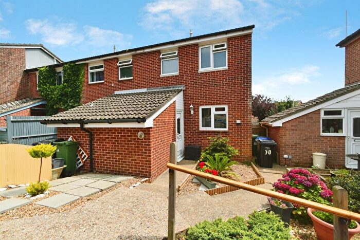 2 Bedroom End Of Terrace House For Sale In Foxhill, Peacehaven, BN10