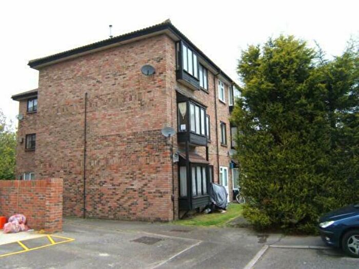 1 Bedroom Apartment For Sale In Littlebury Green, Basildon, Essex, SS13