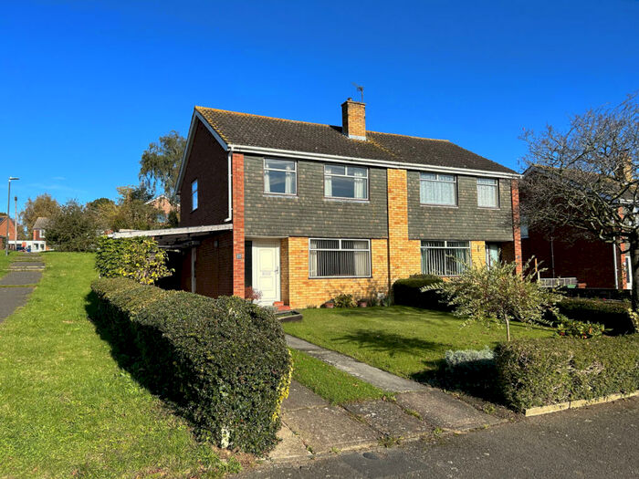 3 Bedroom Semi-Detached House For Sale In Derwent Drive, Mitton, Tewkesbury, GL20